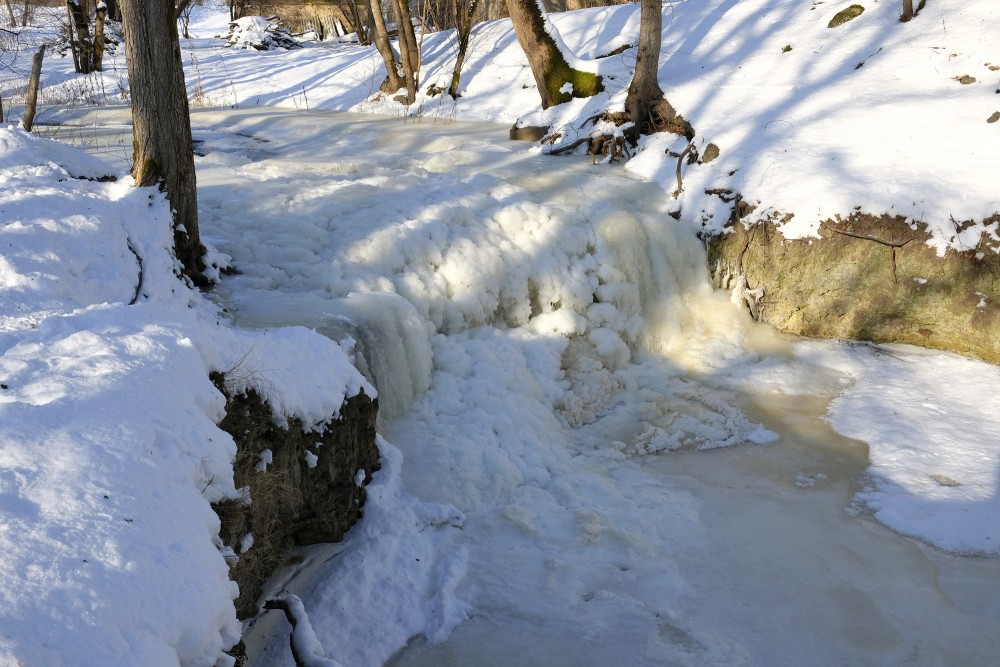 Frozen Ivande upper waterfall