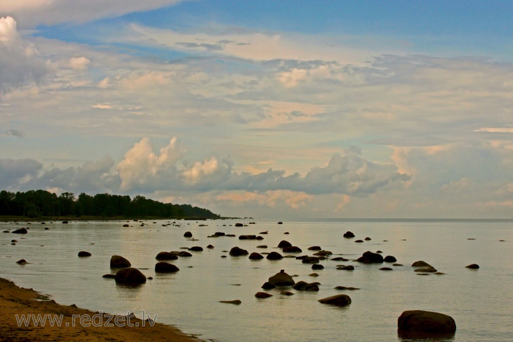 Akmeņainā jūrmala