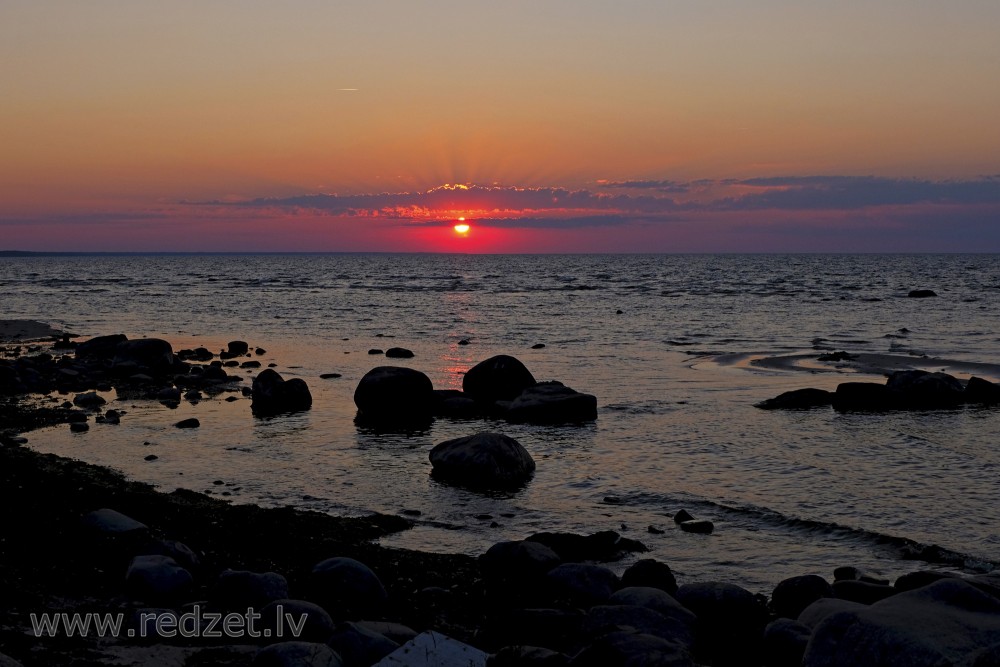 Saulrieta ainava Mērsraga jūrmalā