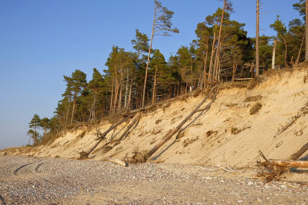 Stāvkrasts netalu no Ventspils Užavas virzienā