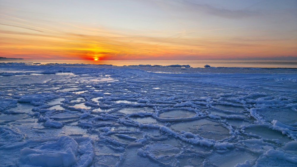 Pankūku ledus un saulriets Jūrkalnes piekrastē