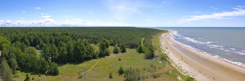 Kurzemes jūrmala skatā no Akmensraga bākas