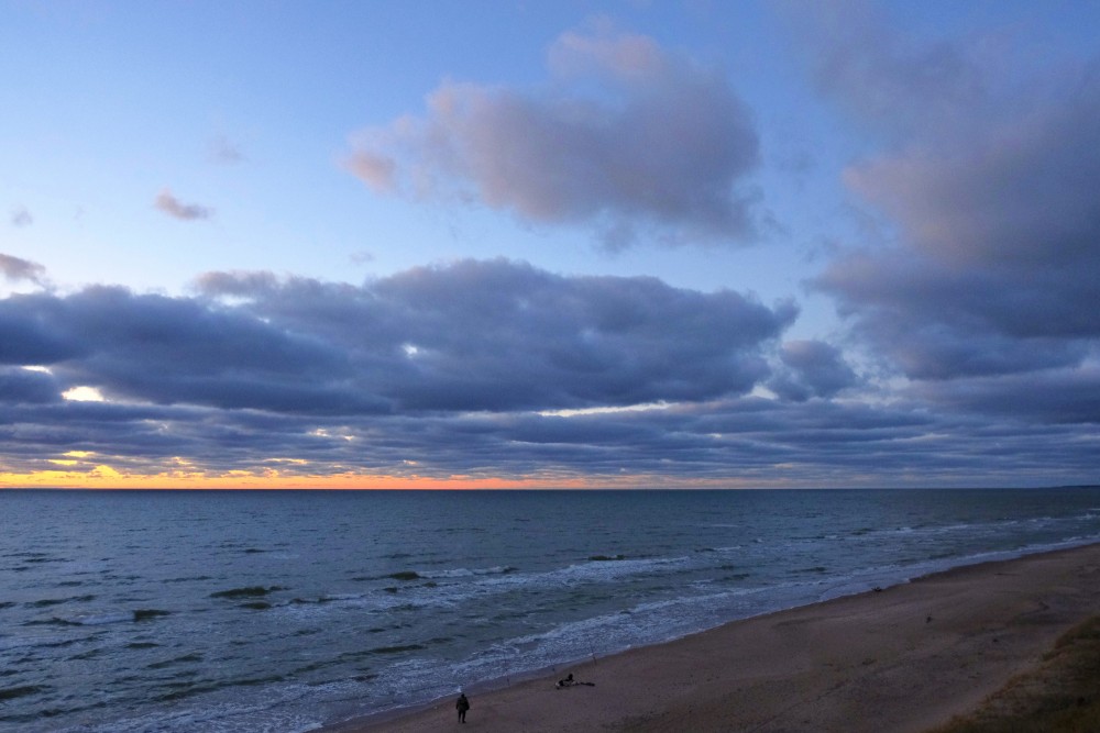 Baltijas jūra, mākoņainas debesis