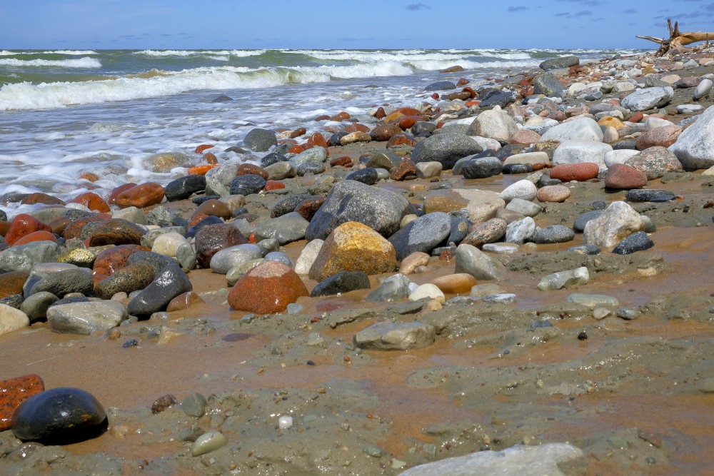 Akmeņi jūras krastā Akmeņi jūras krastā