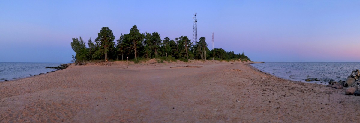 Pa labi Baltijas jūra, pa kreisi Rīgas jūras līcis