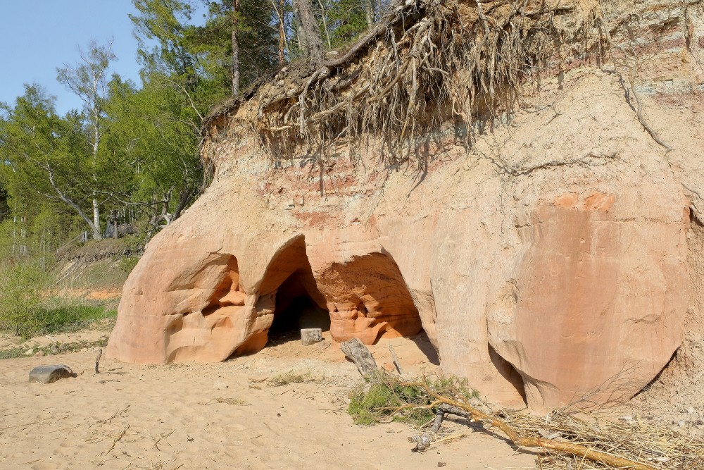 Cliffs near Ezurgas
