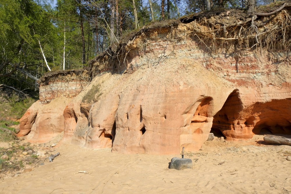 Cliffs near Ezurgas
