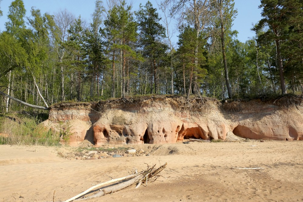 Ežurgas Red Cliffs