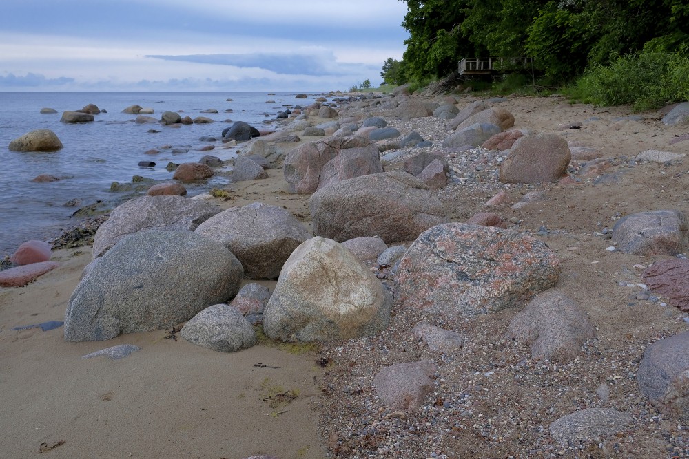 The rocky coastline of Kaltene