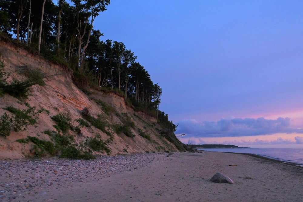 Jūrkalnes stāvkrasts pēc saulrieta