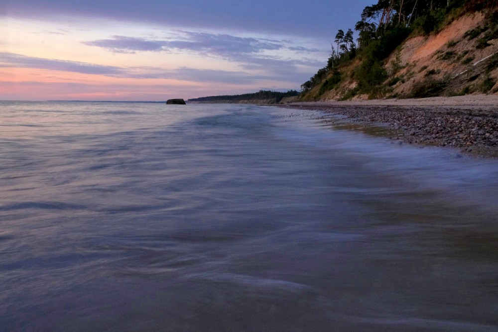 Jūrkalnes stāvkrasts pēc saulrieta
