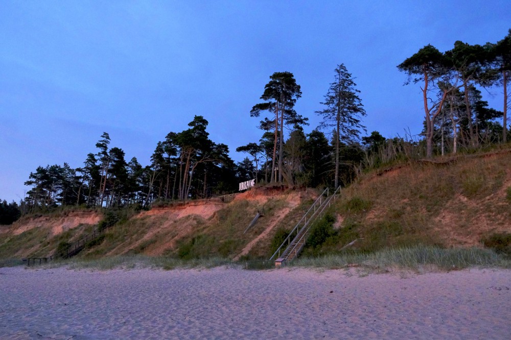 Jūrkalnes stāvkrasts pēc saulrieta