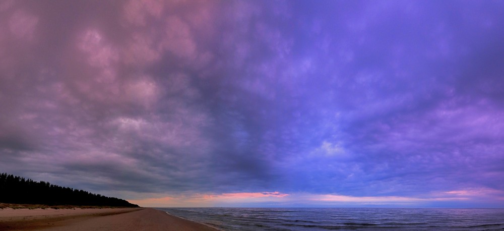 Interesantas debesis Kolkasragā pēc saulrieta