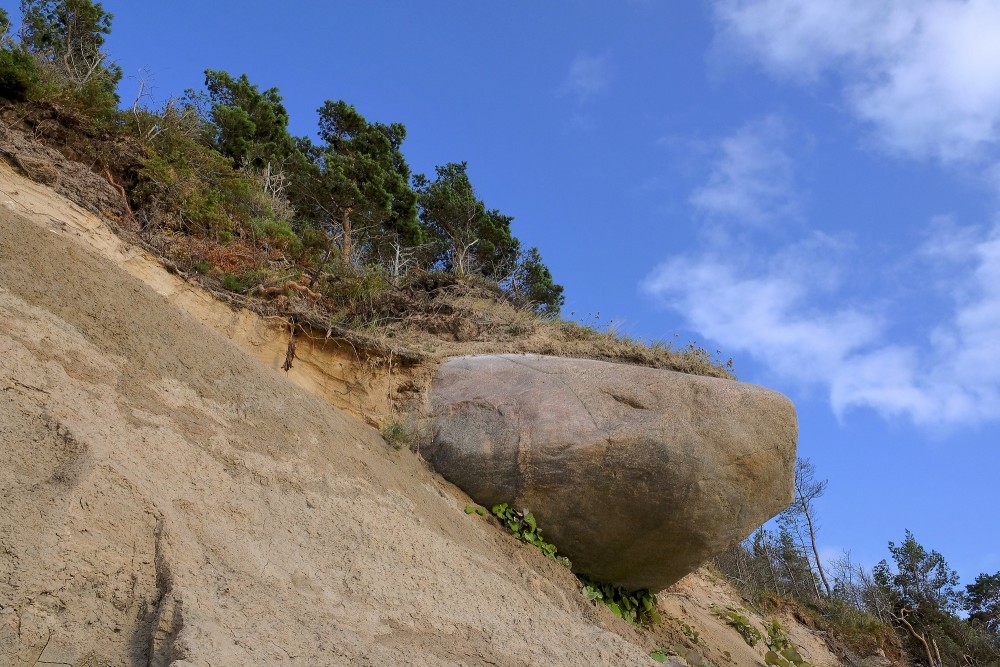 Akmens Sārnates stāvkrastā Akmens Sārnates stāvkrastā