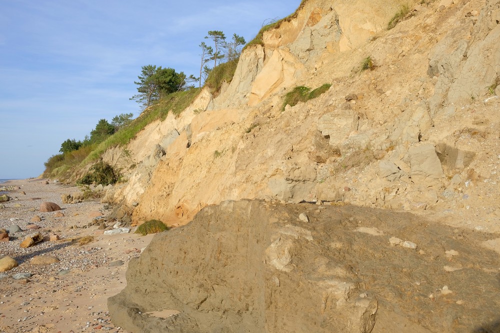 Steep shore of Ulmale- Strante