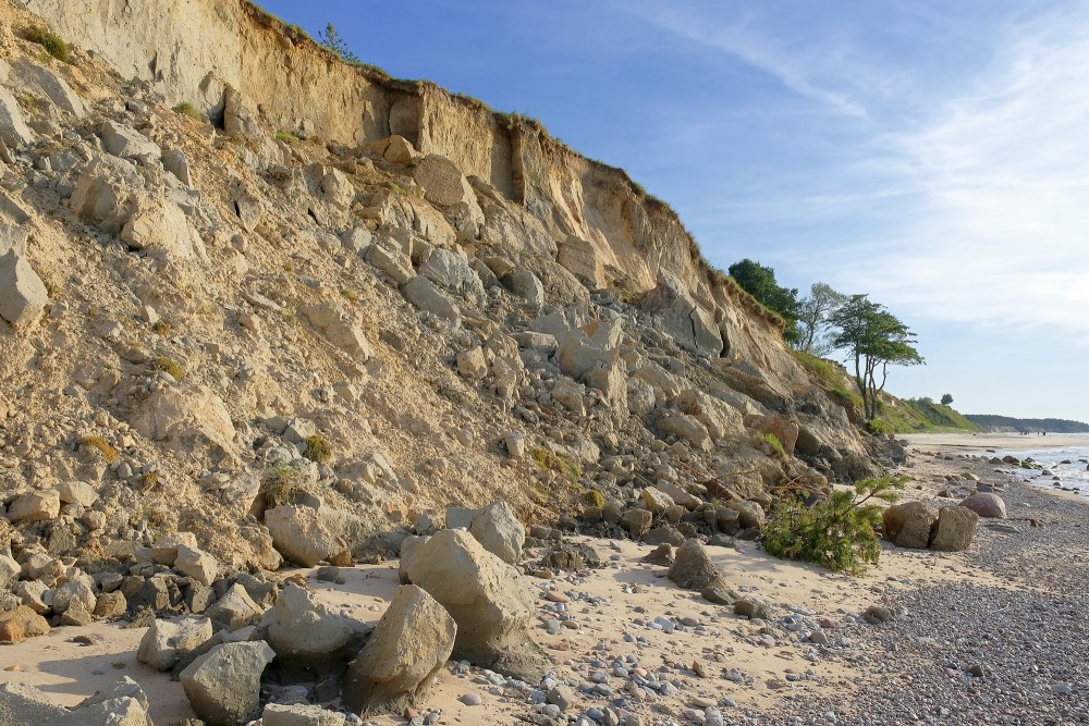 Steep shore of Ulmale- Strante