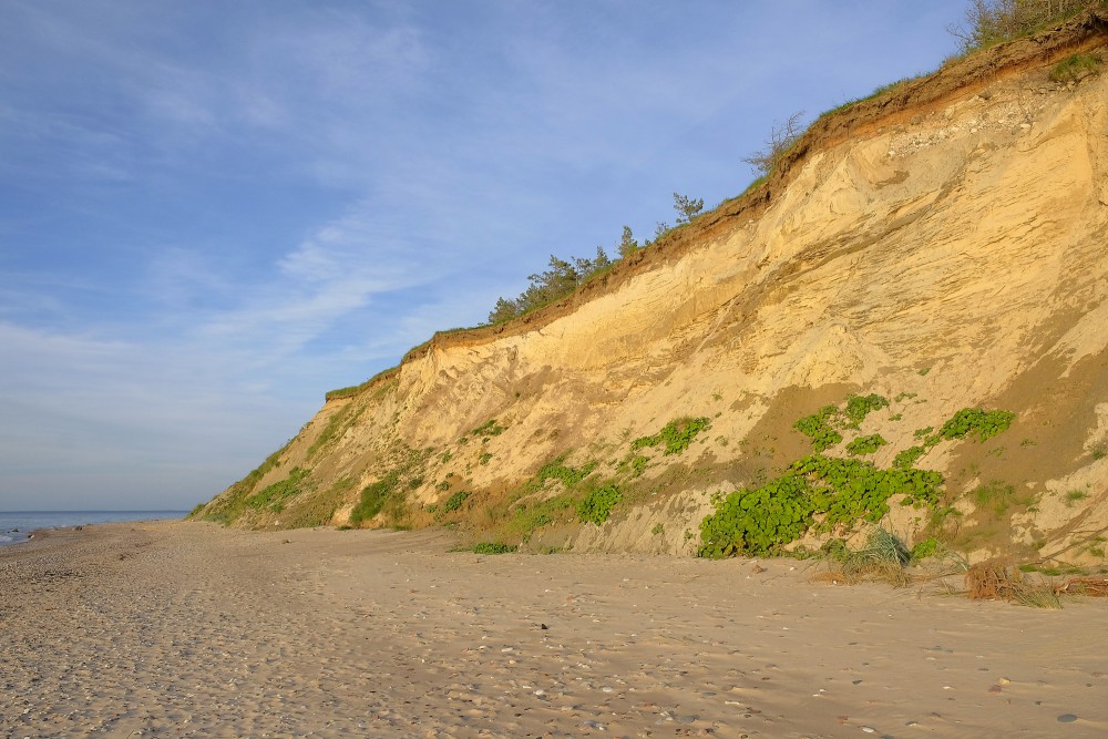 Steep shore of Ulmale- Strante