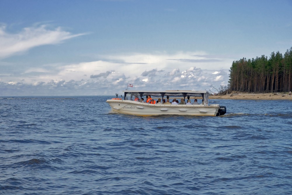 Gaujas ieteka jūrā, brauciens ar laivu