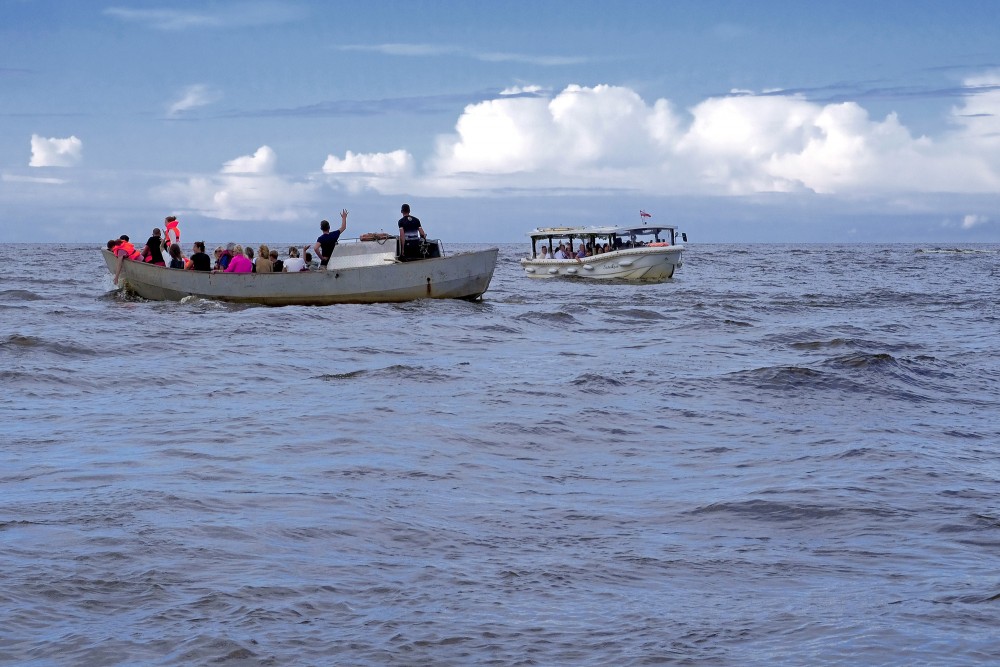 Boats meet at sea Boats meet at sea