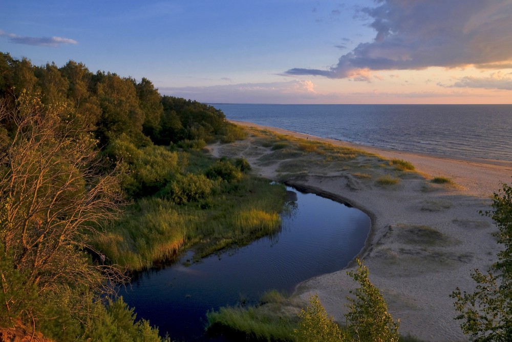 Inčupes ieteka jūrā
