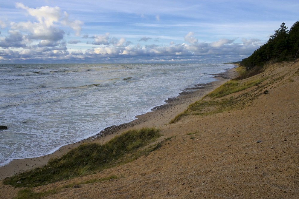 Baltijas jūras rudens ainava pie Užavas bākas