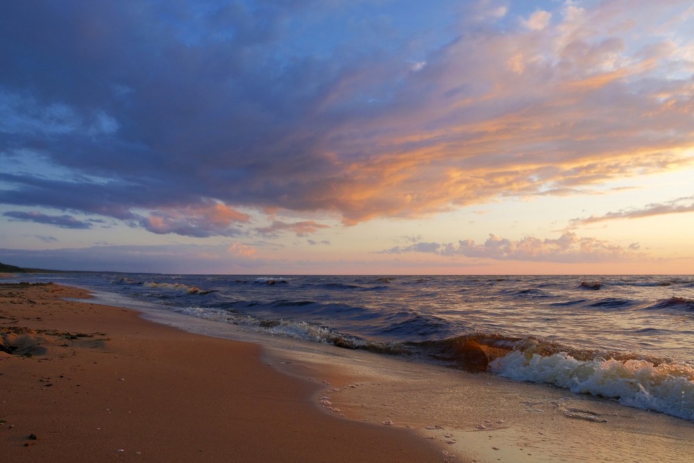 Jūra vakara gaismā