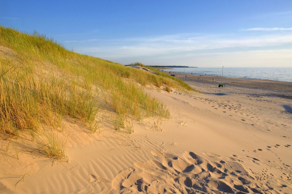 Skats no kāpām uz Ventspils pludmali