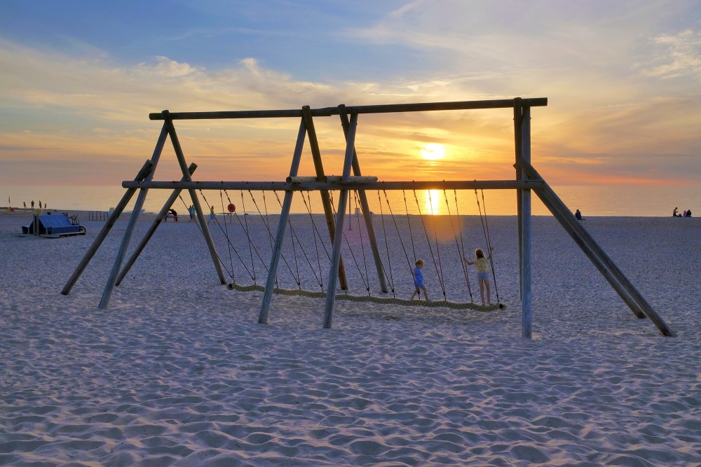 Ventspils pludmale saulrietā