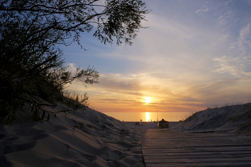 Ventspils pludmale saulrietā