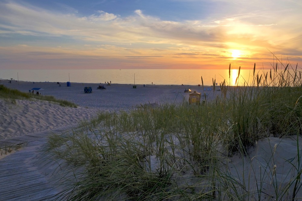 Ventspils pludmale saulrietā