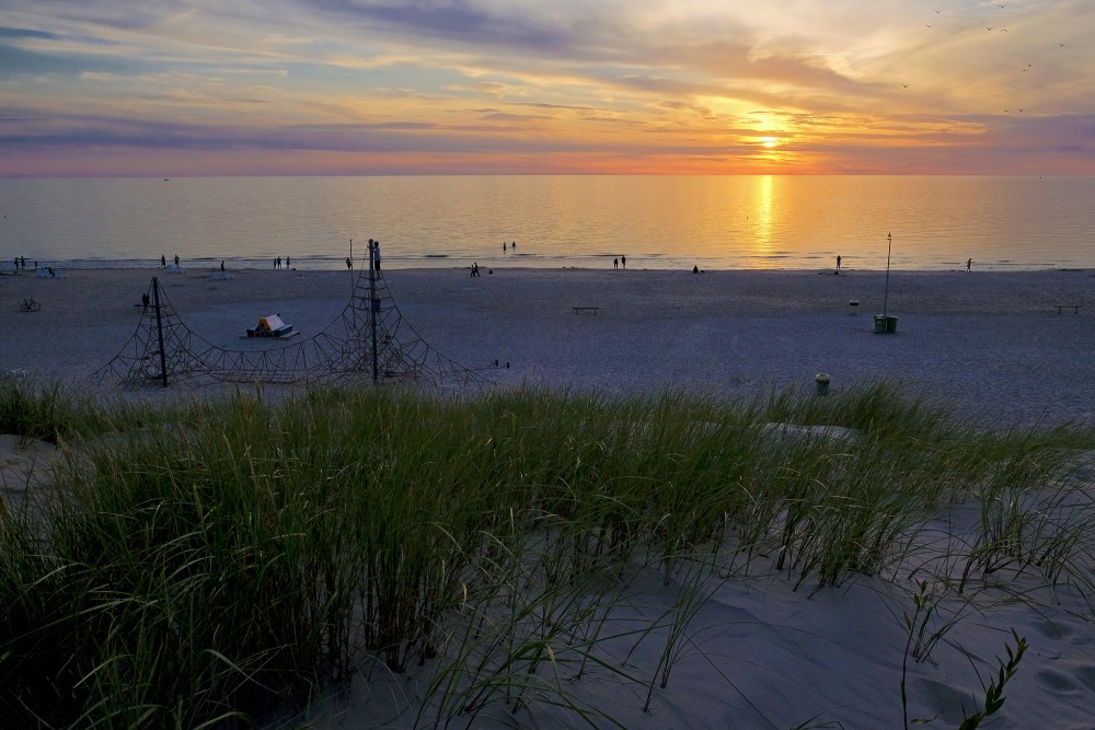 Ventspils pludmale saulrietā