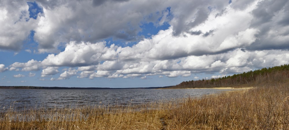 Lake Puze in Spring