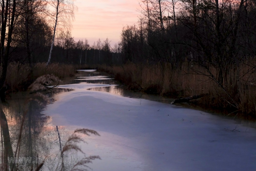 Vakara ainava pie Slokas ezera