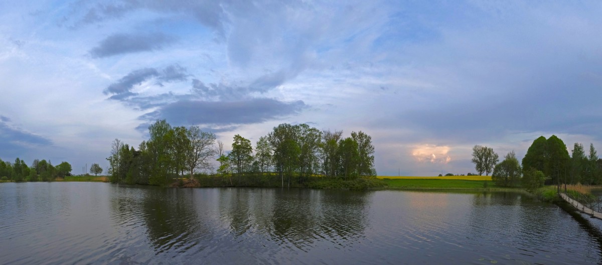 Padures ūdenskrātuves vakara panorāma Padures ūdenskrātuves vakara panorāma