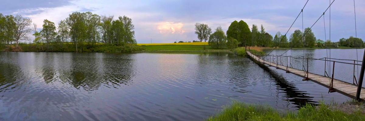 Padures ūdenskrātuves vakara panorāma