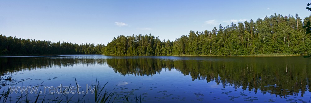 Mežmuižas ezera panorāma