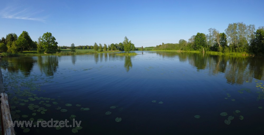 Šķēdes dzirnavezera panorāma