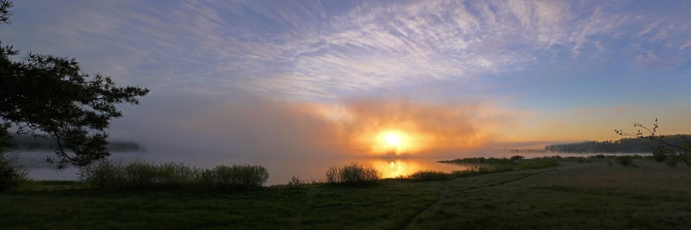 Saullēkta panorāma Nabas ezerā