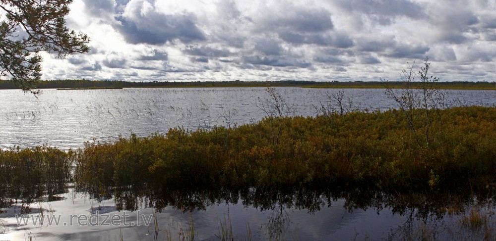 Lake Klāņezers in Autumn
