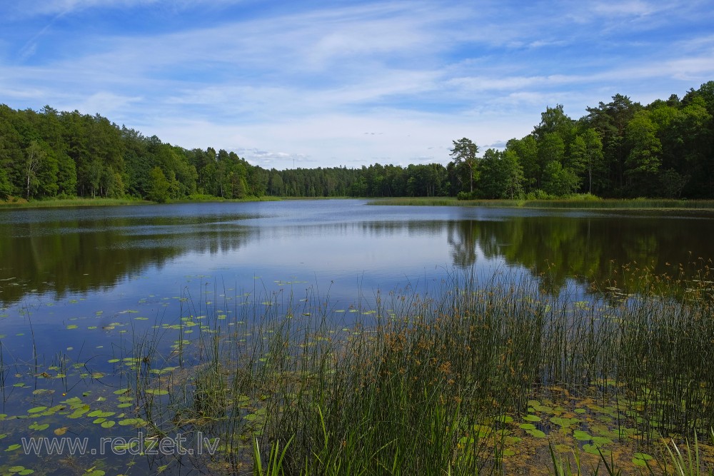 Kazdangas Dzirnezera ainava