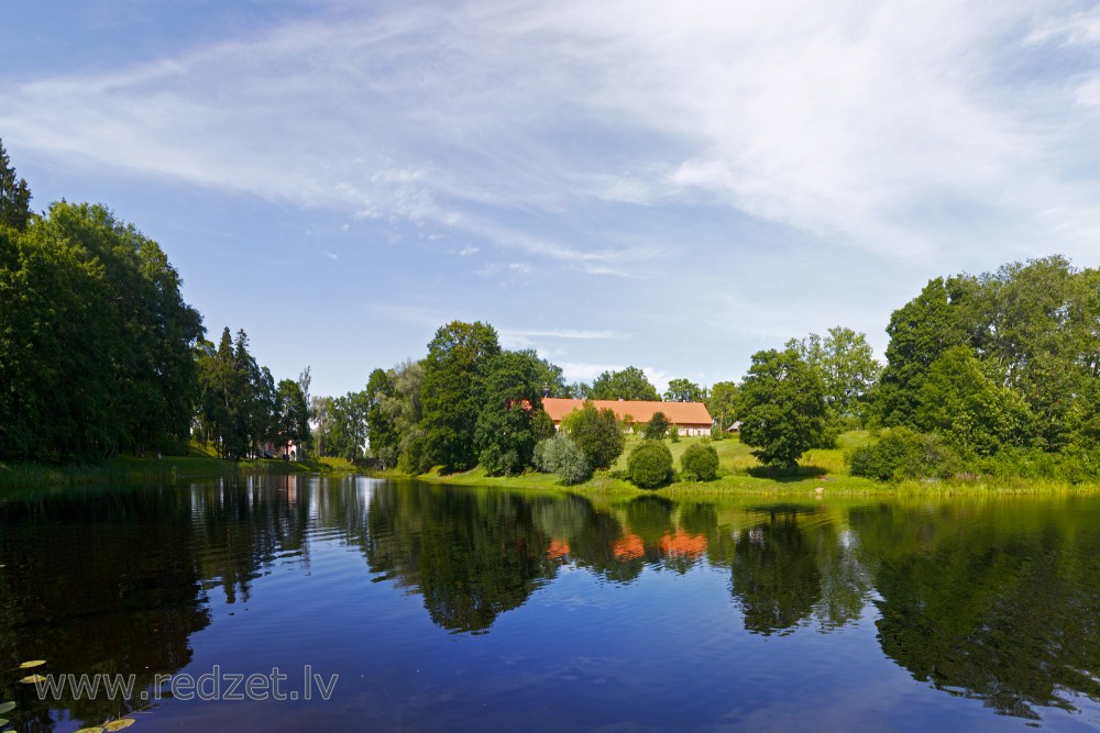 Bīriņu ezera izteka uzreiz aiz dambja