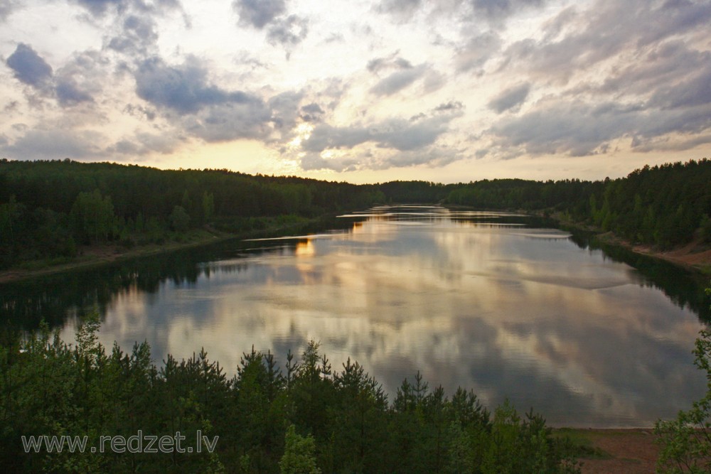 Sunset in Dubkalnu quarry