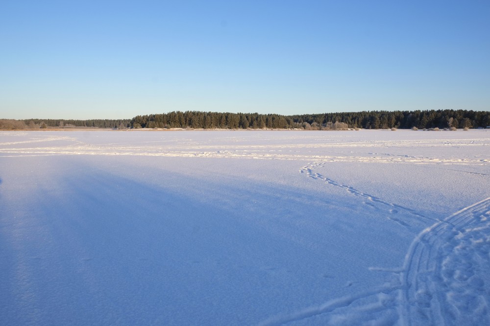 Nabes ezera ziemas ainava