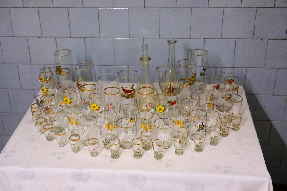 Īvandes pils stikla glāžu un trauku kolekcija