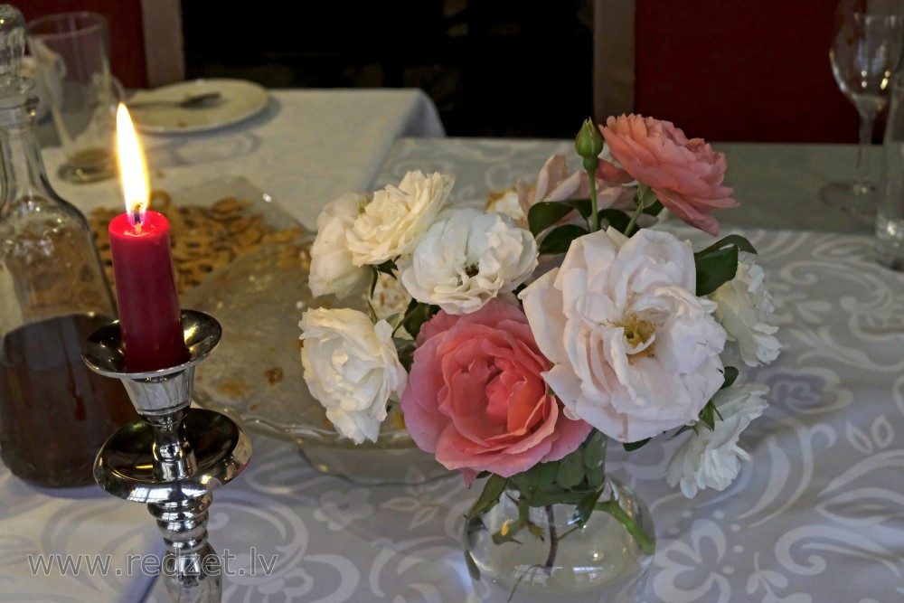 Festive table roses