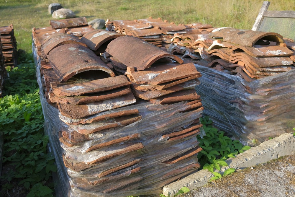 Pārdod dakstiņus