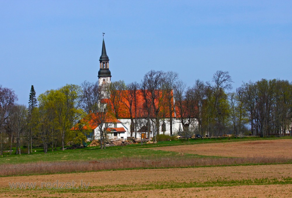 Burtnieku luterāņu baznīca
