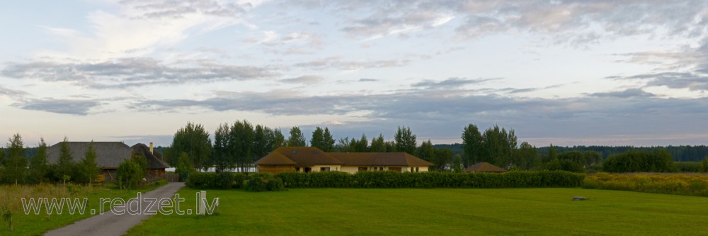 Lauku ainava ar jaunbūvēm