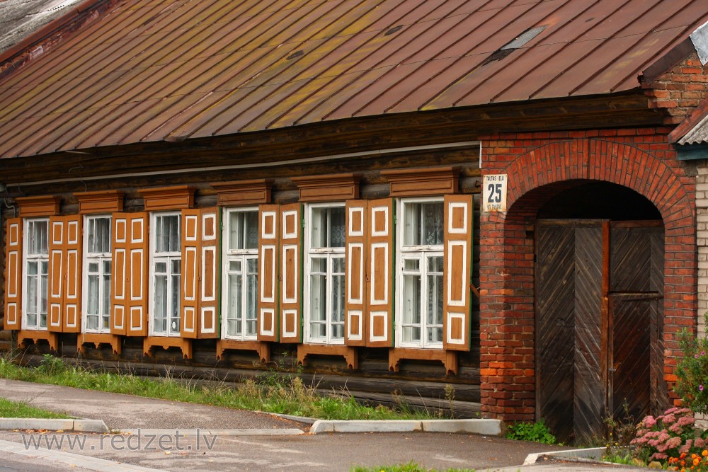 Guļbaļķu māja Daugavpilī