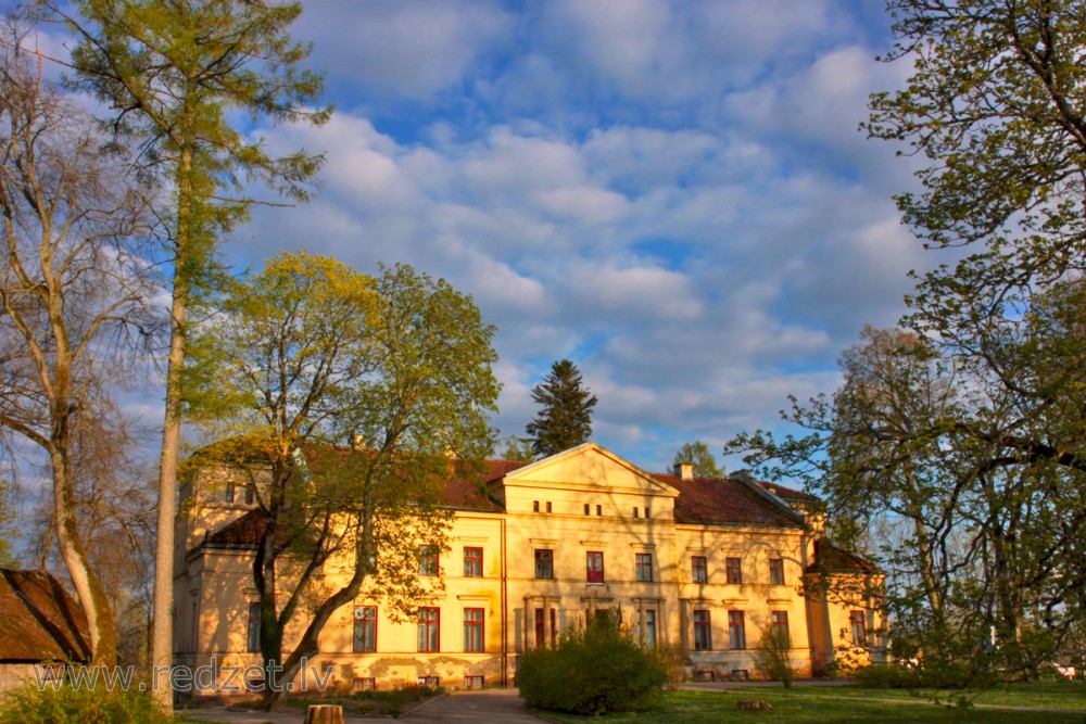Ivande Manor House